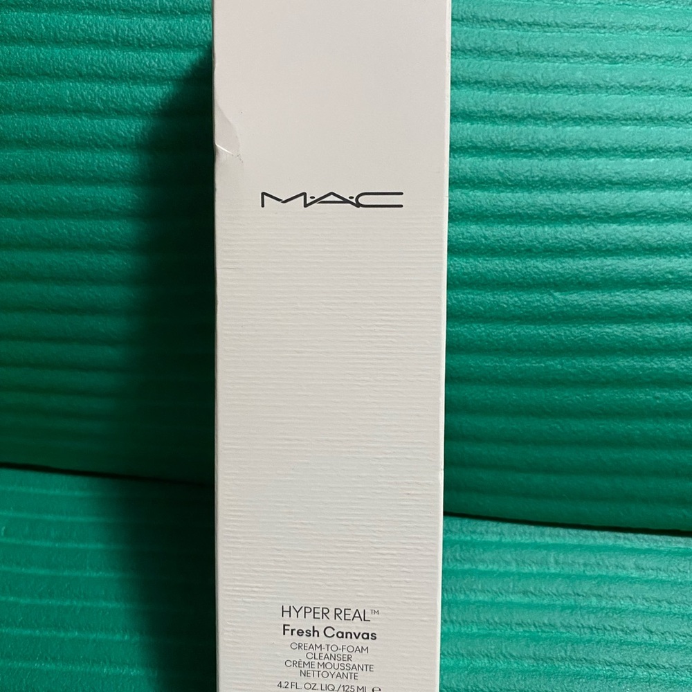 MAC Hyper Real Fresh Canvas Cream to Foam Cleanser